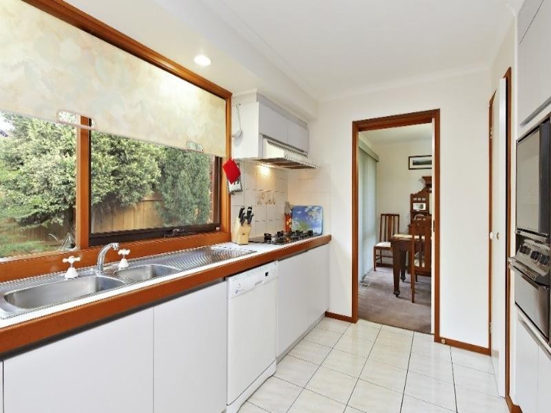 8 Erskine Drive, Rowville VIC 3178