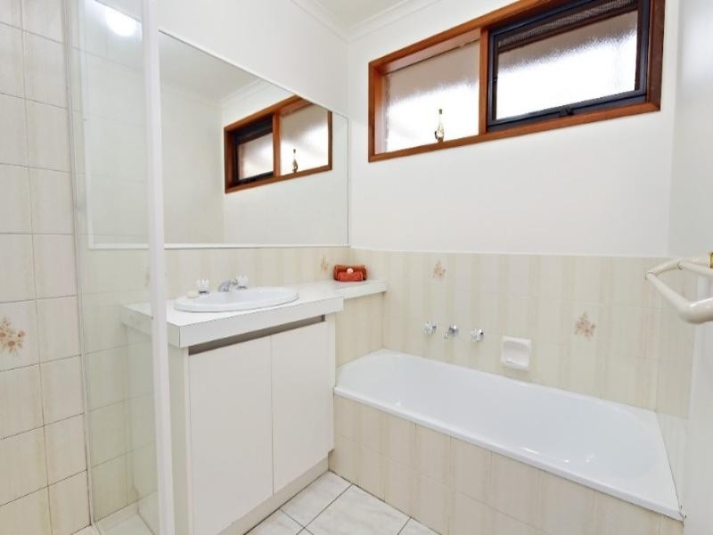 8 Erskine Drive, Rowville VIC 3178