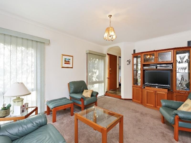 8 Erskine Drive, Rowville VIC 3178