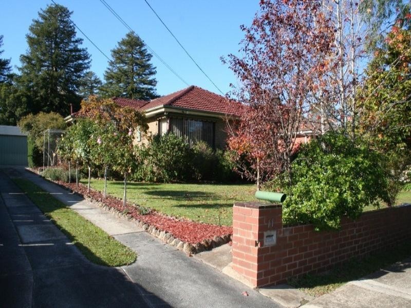 11 Aminga Court, Croydon VIC 3136