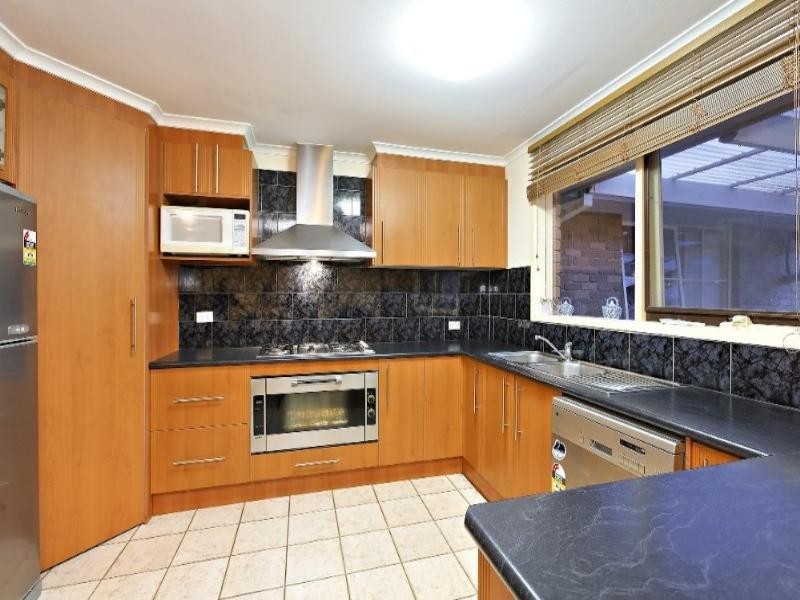 2 Bristol Place, Rowville VIC 3178