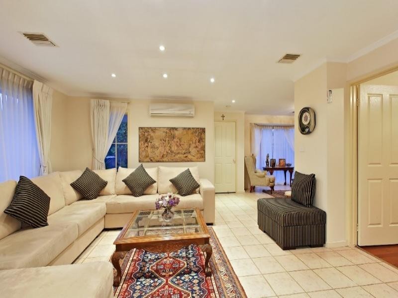 2 Bristol Place, Rowville VIC 3178