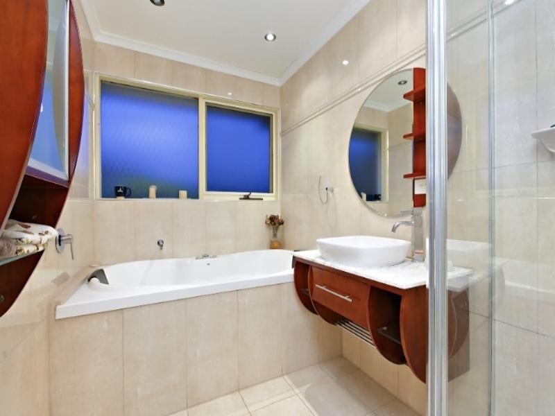 2 Bristol Place, Rowville VIC 3178