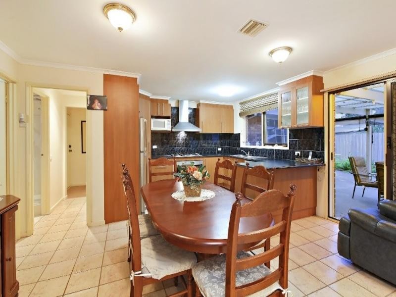 2 Bristol Place, Rowville VIC 3178