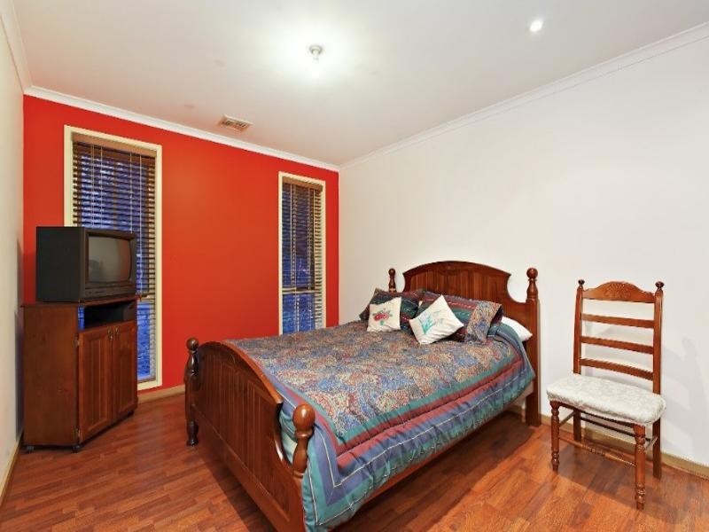 2 Bristol Place, Rowville VIC 3178