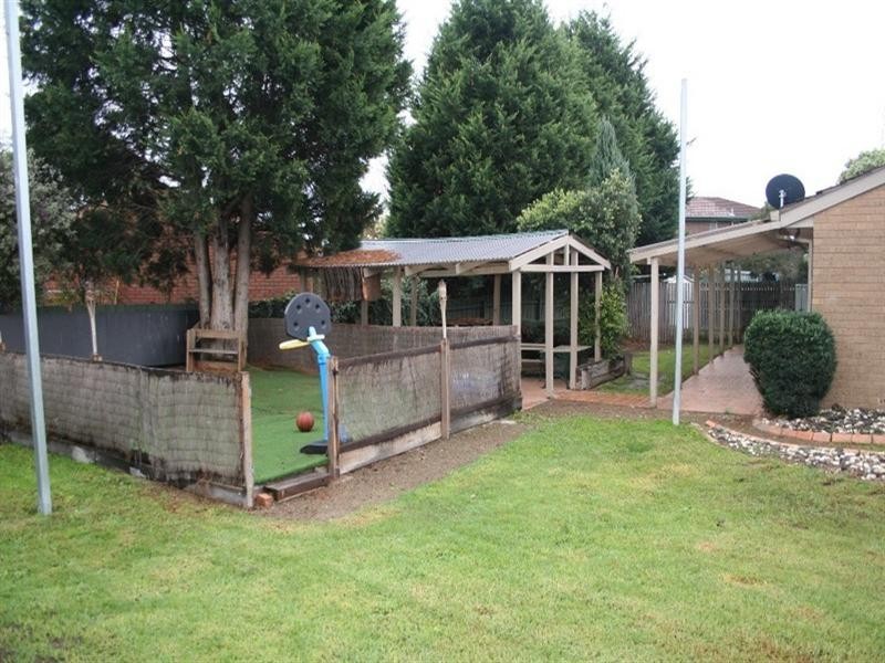 10 Snowgum Close, Rowville VIC 3178