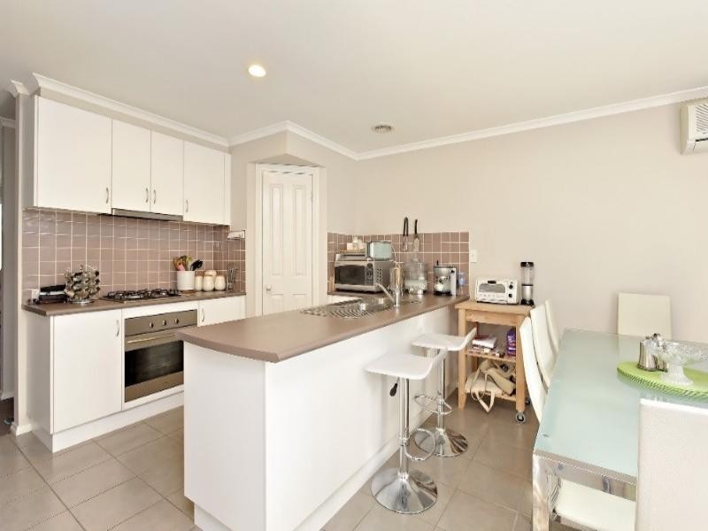2/1553 Ferntree Gully Road, Knoxfield VIC 3180