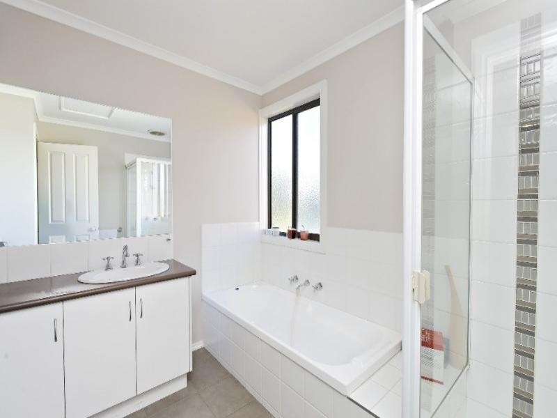 2/1553 Ferntree Gully Road, Knoxfield VIC 3180