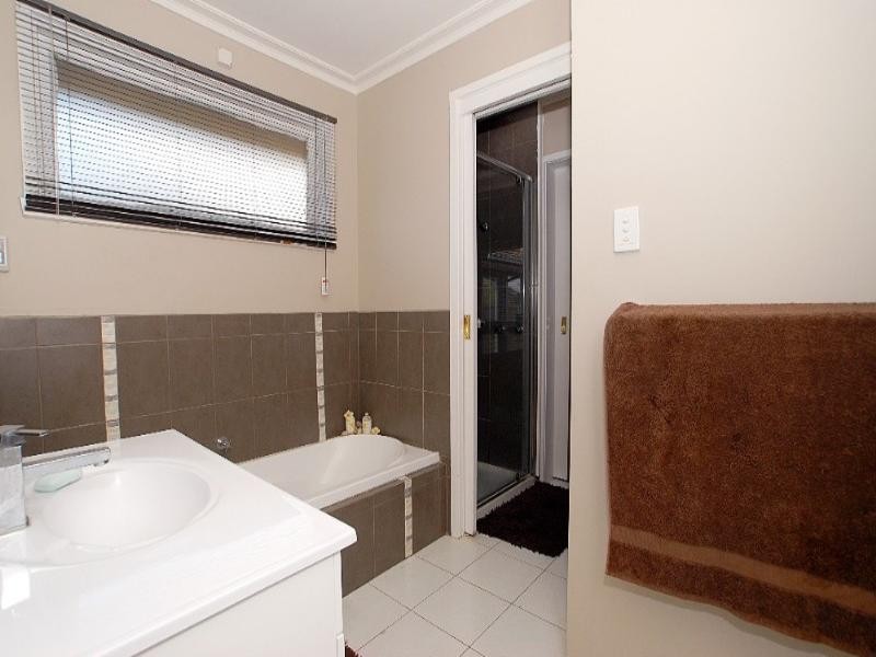 15 Fourth Avenue, Rowville VIC 3178
