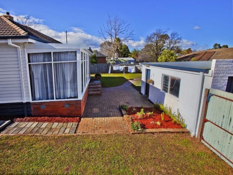 43 Laura Road, Knoxfield VIC 3180