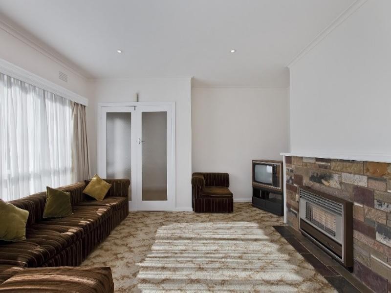 43 Laura Road, Knoxfield VIC 3180