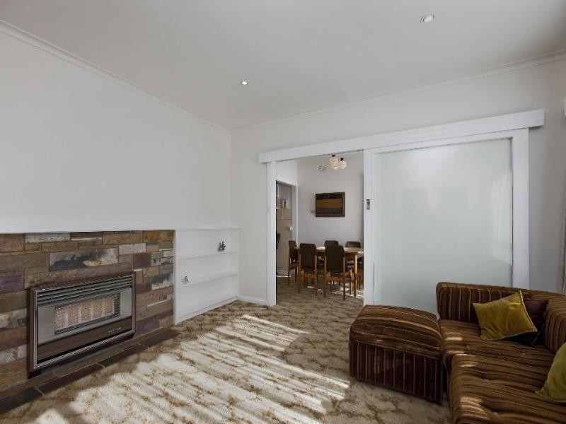 43 Laura Road, Knoxfield VIC 3180