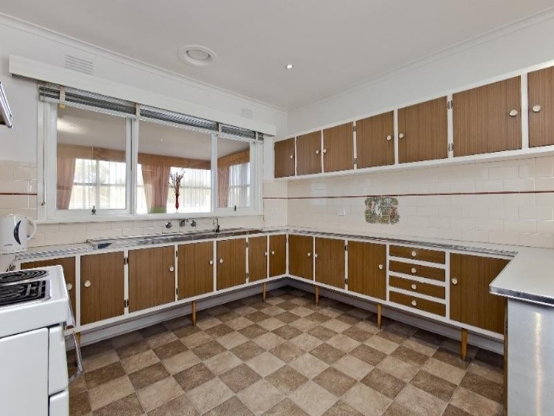 43 Laura Road, Knoxfield VIC 3180