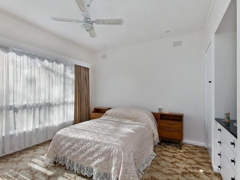 43 Laura Road, Knoxfield VIC 3180