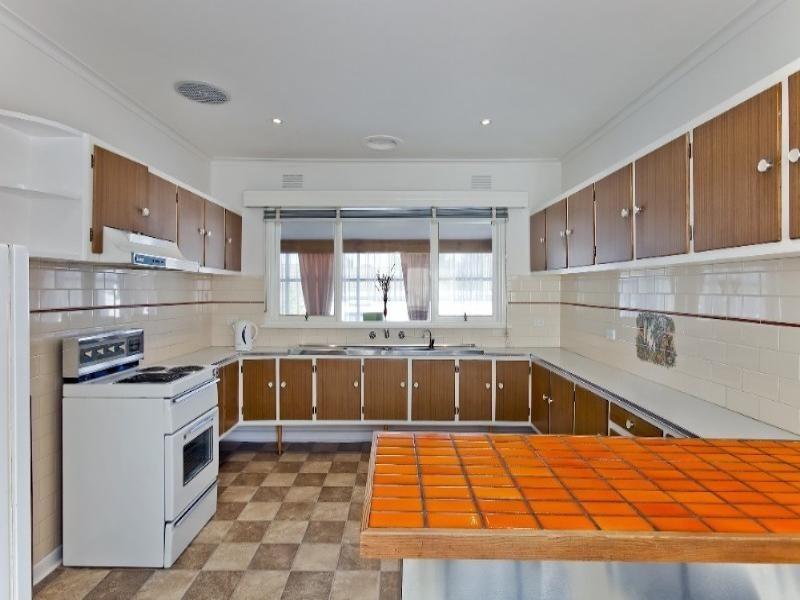 43 Laura Road, Knoxfield VIC 3180