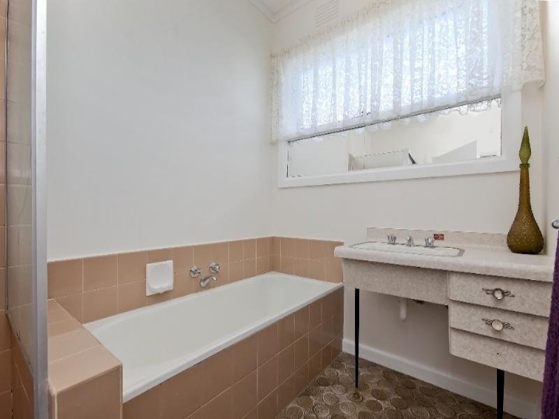 43 Laura Road, Knoxfield VIC 3180