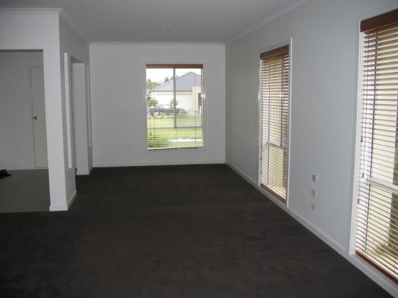 82 Sovereign Manors Crescent, Rowville VIC 3178