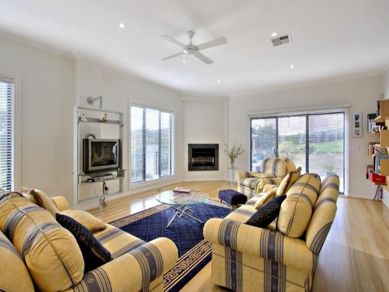 55 Parkside Boulevard, Lysterfield South VIC 3156