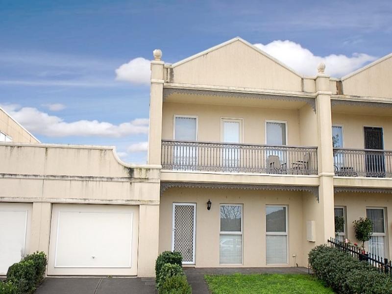 8 Parklane Way, Rowville VIC 3178