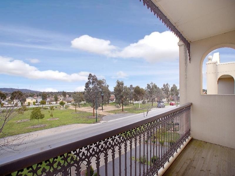 8 Parklane Way, Rowville VIC 3178