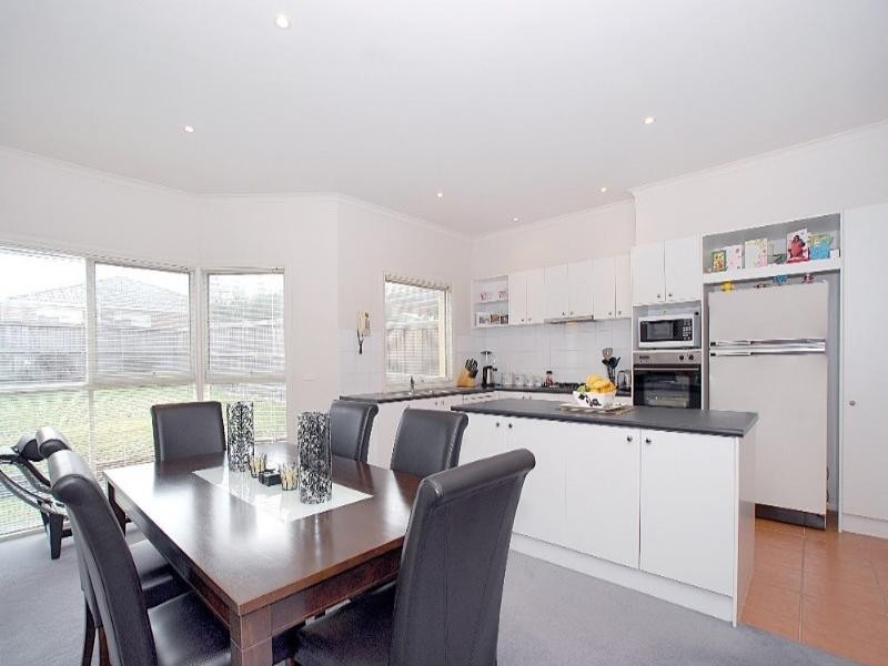 8 Parklane Way, Rowville VIC 3178