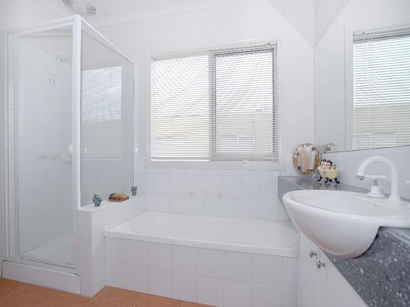 8 Parklane Way, Rowville VIC 3178