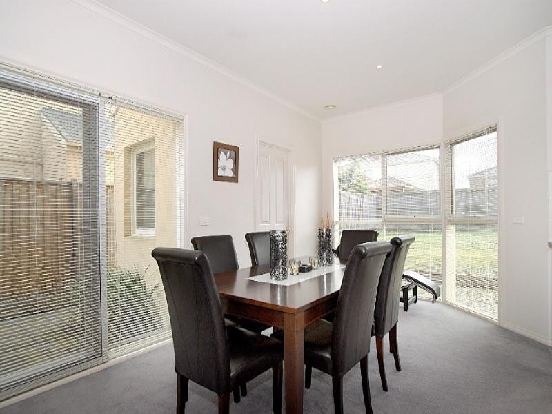 8 Parklane Way, Rowville VIC 3178