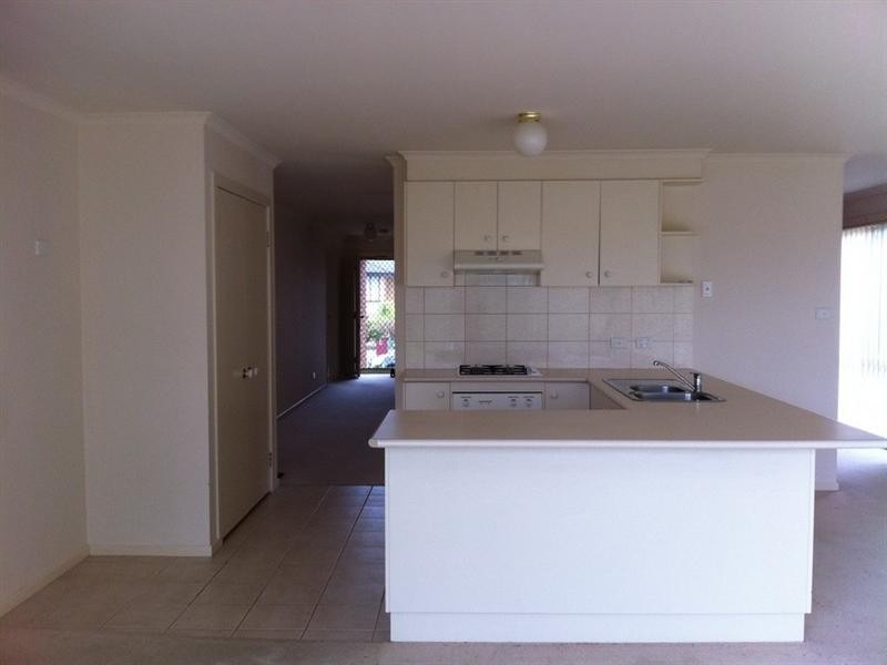 27 Shaftsbury Avenue, Berwick VIC 3806