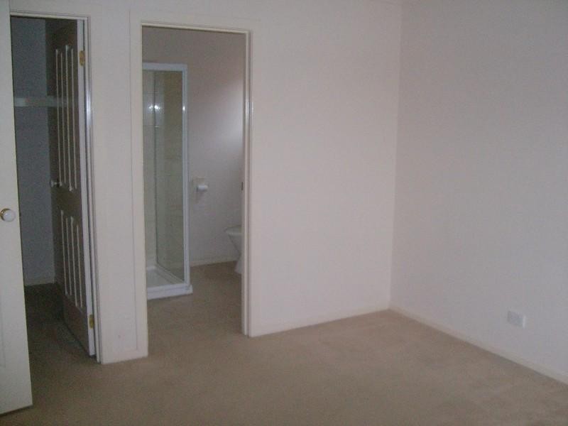 27 Shaftsbury Avenue, Berwick VIC 3806