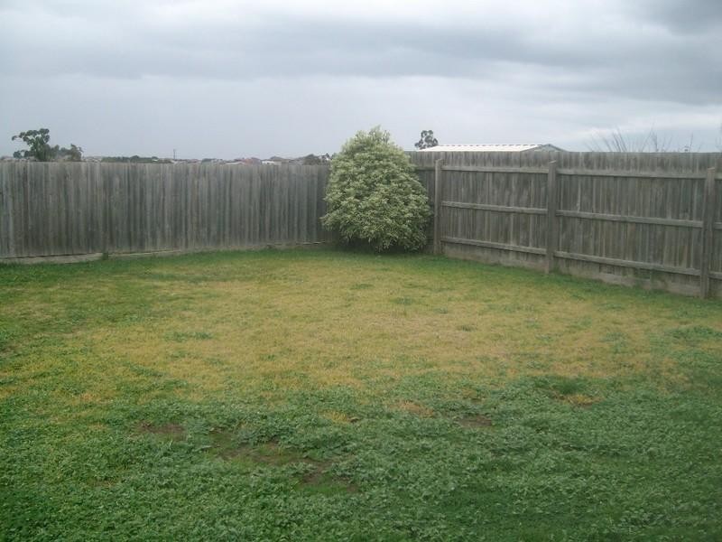 27 Shaftsbury Avenue, Berwick VIC 3806