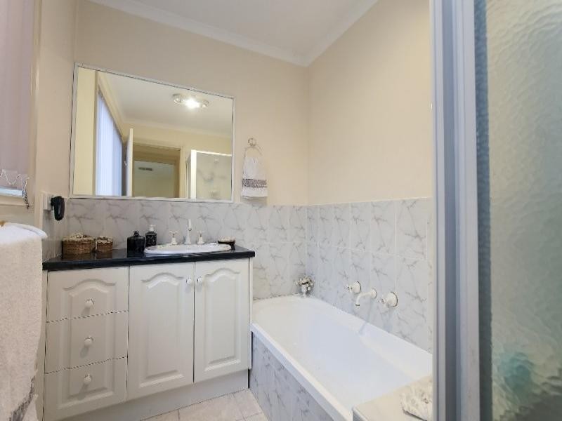 1A Turramurra Drive, Rowville VIC 3178