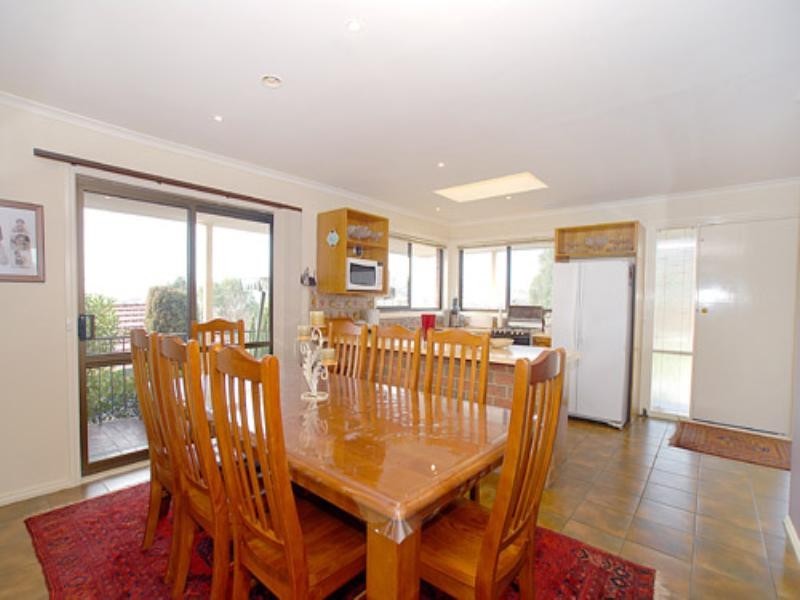 17 Pine View Court, Lysterfield VIC 3156