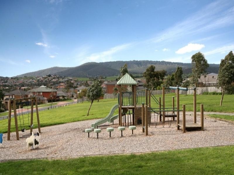 17 Pine View Court, Lysterfield VIC 3156