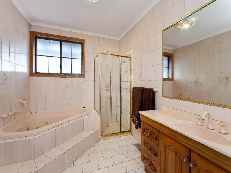 45 Clondara Drive, Rowville VIC 3178