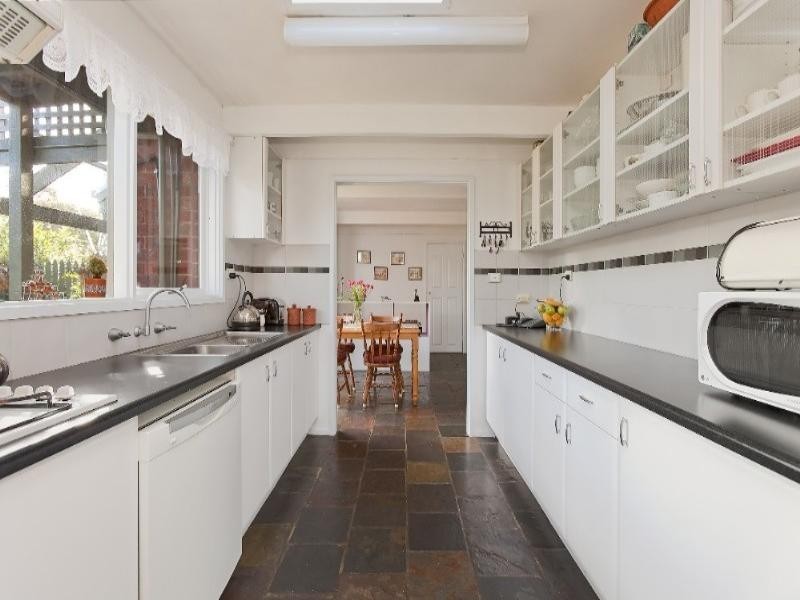 4 Vaucluse Court, Wheelers Hill VIC 3150