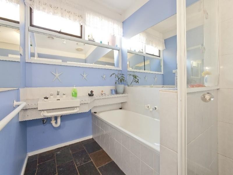 4 Vaucluse Court, Wheelers Hill VIC 3150