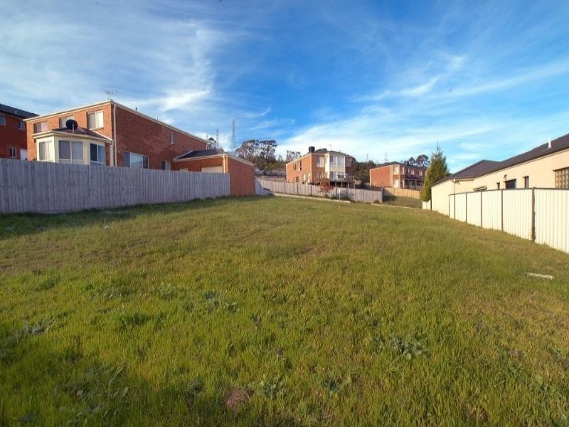 13 Montbrae Circuit, Narre Warren North VIC 3804