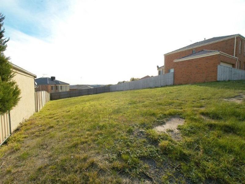 13 Montbrae Circuit, Narre Warren North VIC 3804