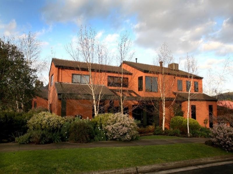 16 Tirhatuan Drive, Rowville VIC 3178