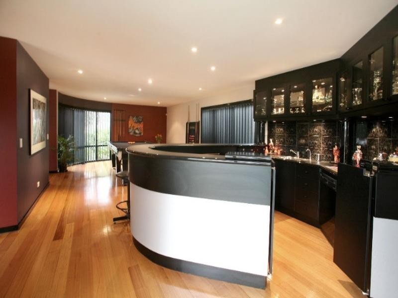 16 Tirhatuan Drive, Rowville VIC 3178