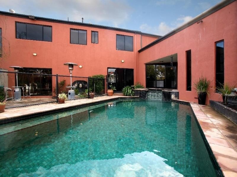 16 Tirhatuan Drive, Rowville VIC 3178