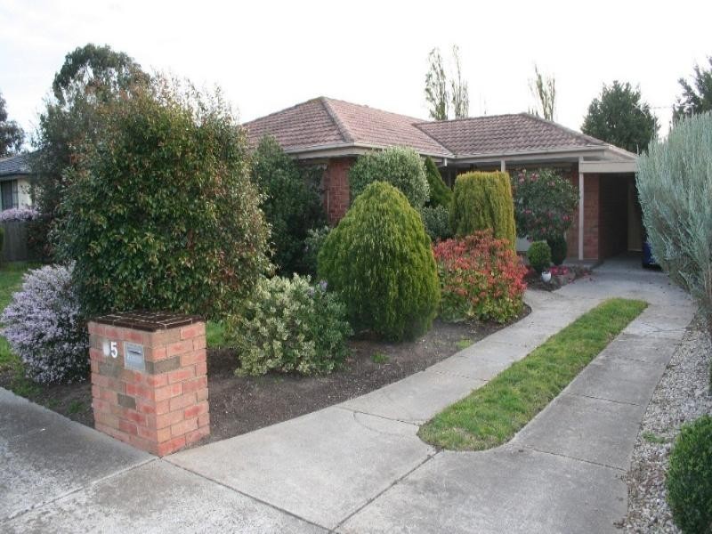 5 Wesley Drive, Narre Warren VIC 3805