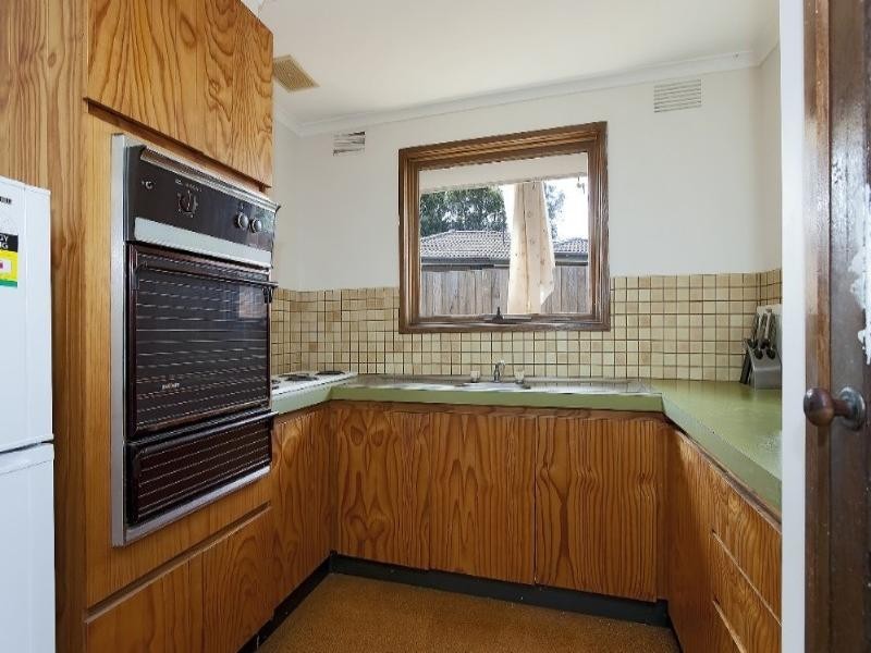 8 Taunton Crescent, Scoresby VIC 3179