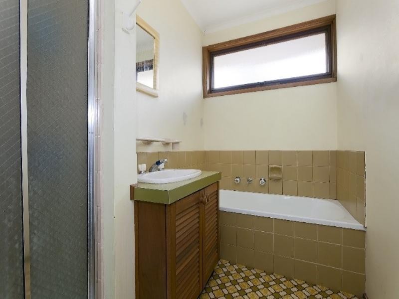 8 Taunton Crescent, Scoresby VIC 3179