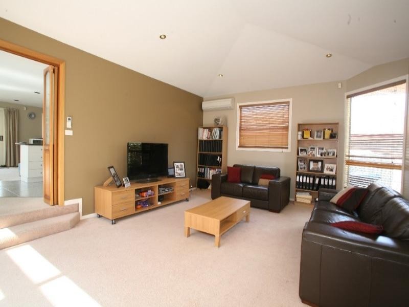 28 Dandelion Drive, Rowville VIC 3178