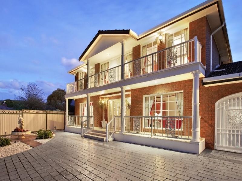 4 Seaton Place, Rowville VIC 3178