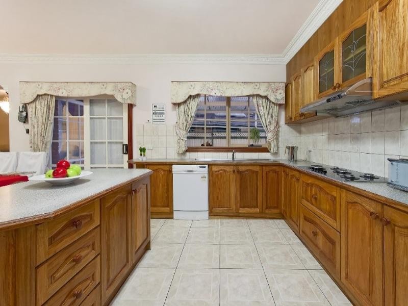 4 Seaton Place, Rowville VIC 3178