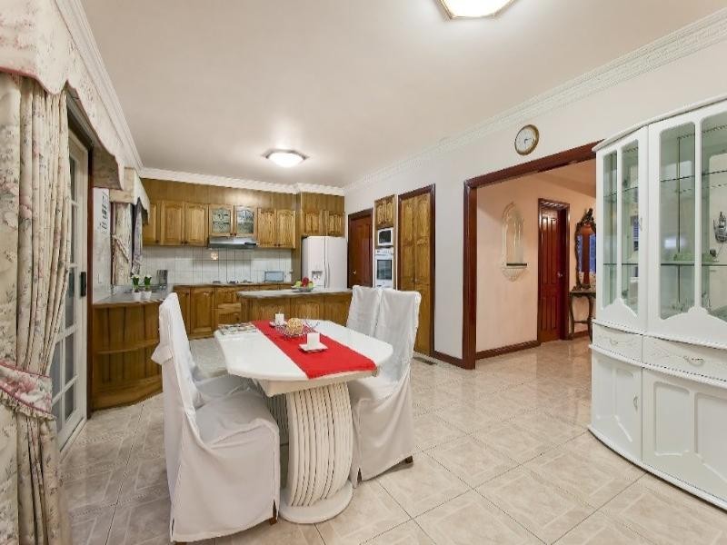 4 Seaton Place, Rowville VIC 3178