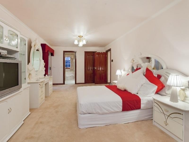 4 Seaton Place, Rowville VIC 3178