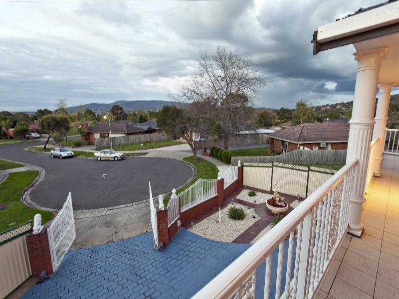 4 Seaton Place, Rowville VIC 3178